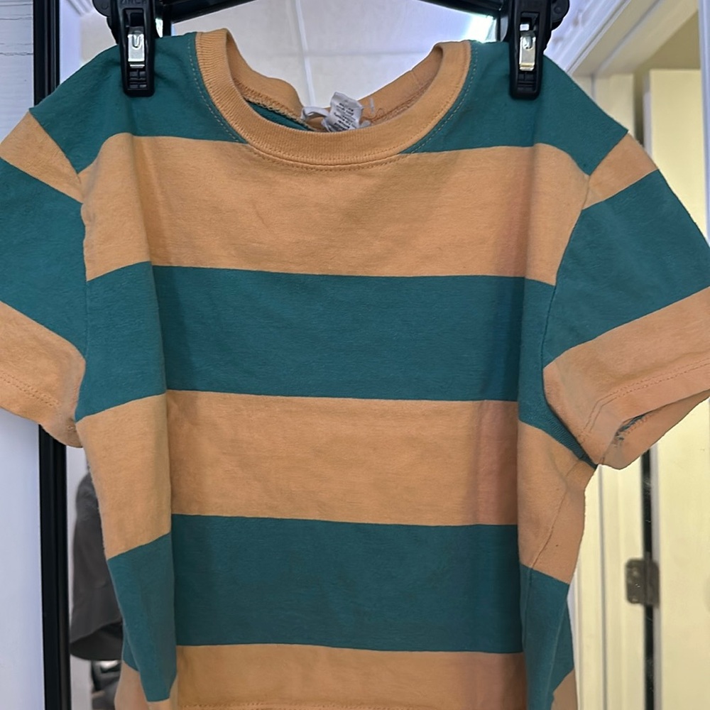 Cropped stripped shirt